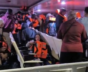 Kapal Feri Menuju Langara