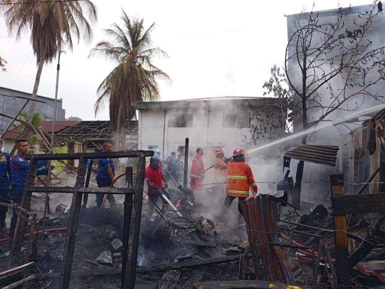 Kebakaran Gudang Kardus di Jalan Katambak Sanua