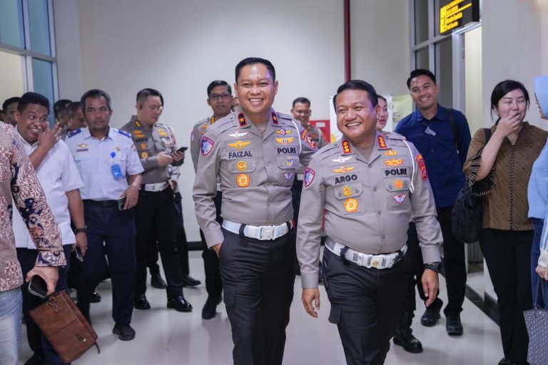 Korlantas Polri di Bandara Haluoleo