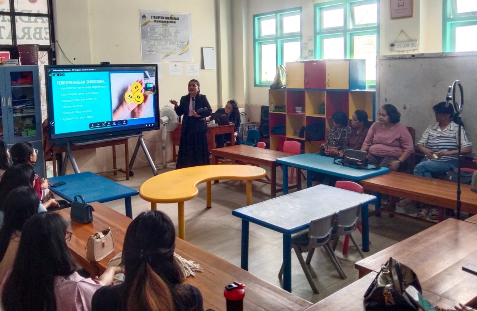 Universitas Kristen Maranatha Gelar