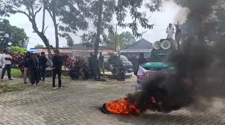 Alumni Demonstrasi di Unsultra