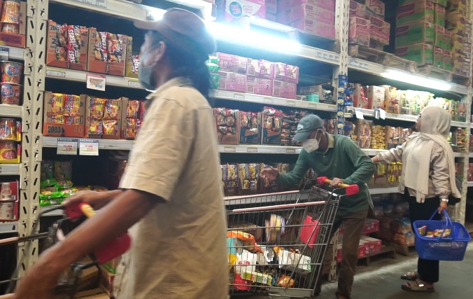 Gubernur Sultra Bantu Dhuafa