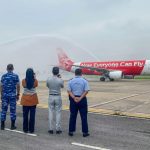 Pesawat Air Asia Terbang Perdana di Bandara Haluoleo