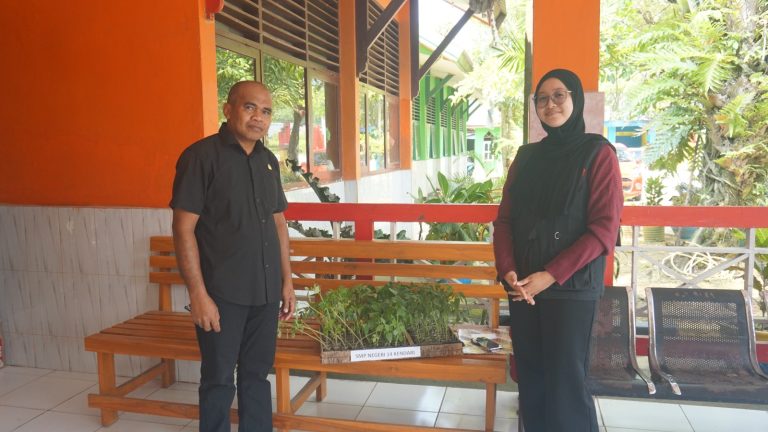 SMPN 14 Kendari Terima 150 Bibit Cabai dan Tomat. (Dok/Sultrarv.id)
