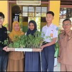 SMPN 16 Kendari Terima 150 Bibit Cabai dan Tomat. (Dok/Sultrarv.id)