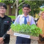 SMPN 6 Kendari Terima 150 Bibit Cabai dan Tomat. (Dok/Sultrarv.id)
