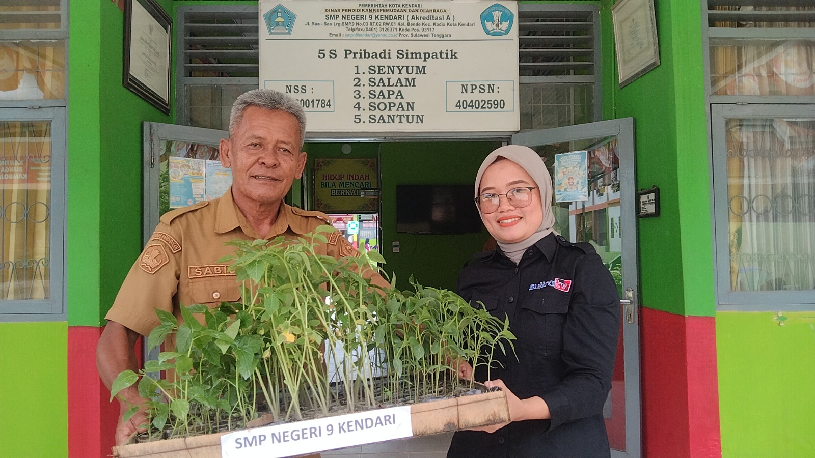 SMPN 9 Kendari Terima 150 Bibit Cabai dan Tomat. (Dok/Sultrarv.id)